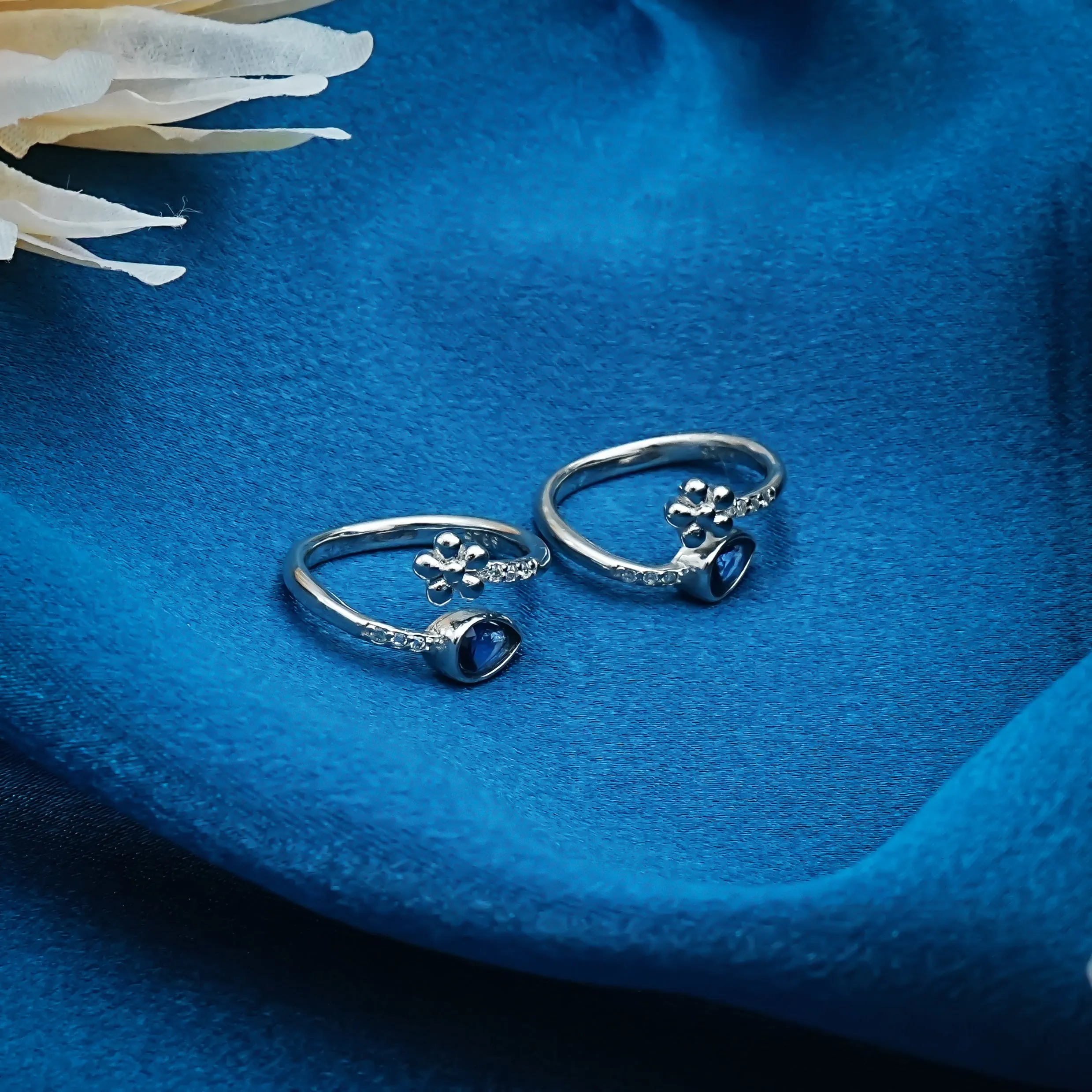 Blue Gemstone Teardrop Design Silver Ring with Flower Pattern