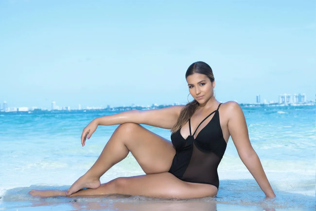 Mapale Curvy Size Underwire One Piece Swimsuit Color Black